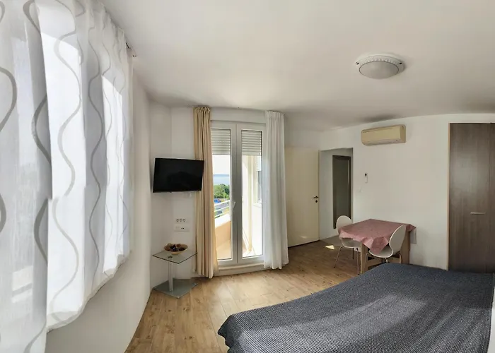 Znjan Beachfront Apartments Split *