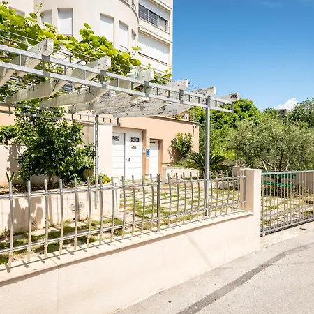 Znjan beachfront apartments Split Appartement