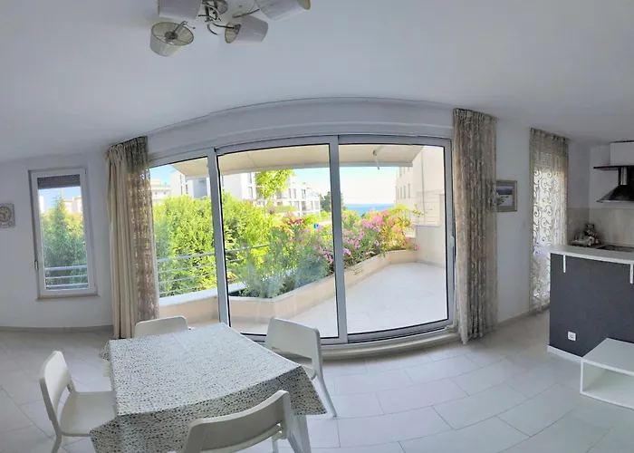 Znjan beachfront apartments Split Appartement *