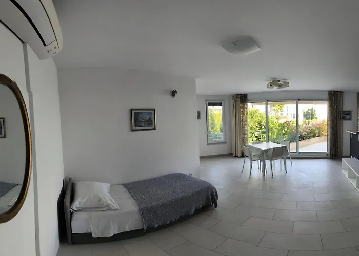 Znjan beachfront apartments Split