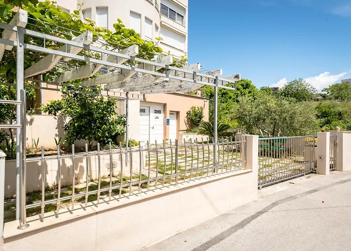 Znjan beachfront apartments Split Appartement