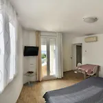 Znjan Beachfront Apartments Split *