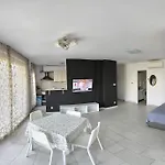 公寓 Znjan Beachfront Apartments Split
