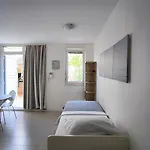 Znjan Beachfront Apartments Split 斯普利特