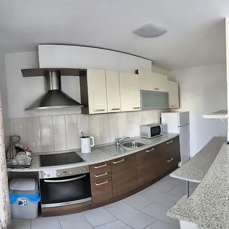 Znjan Beachfront דירה *