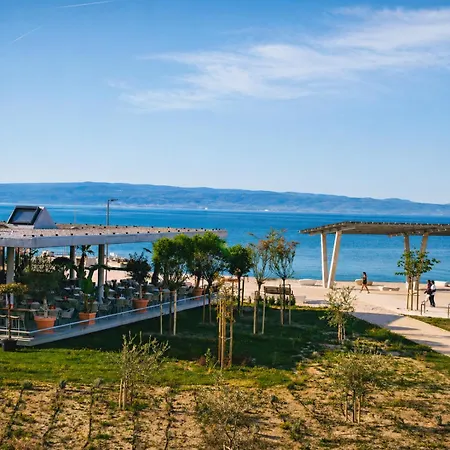 Daire Znjan Beachfront