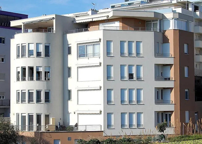 Znjan Beachfront Apartments Split *