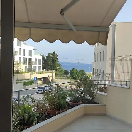 Znjan Beachfront Apartments Split